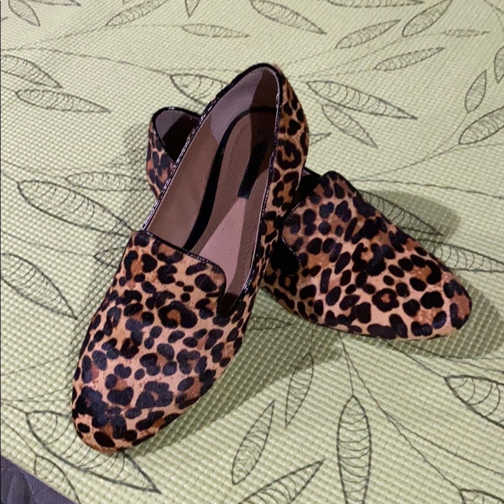 6M Womens TAHARI FLATS like new